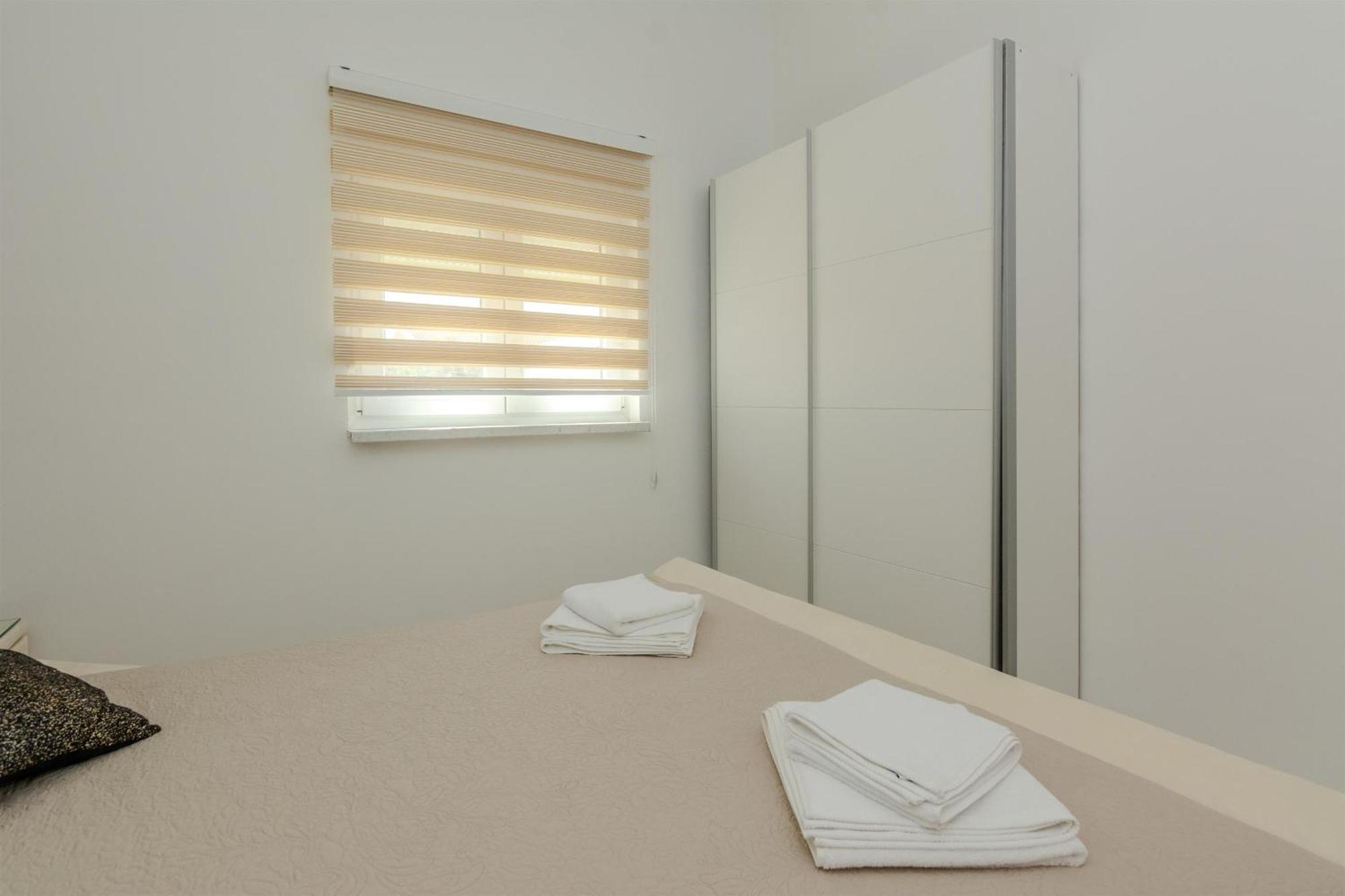 Apartments Lucica Vir Exterior photo