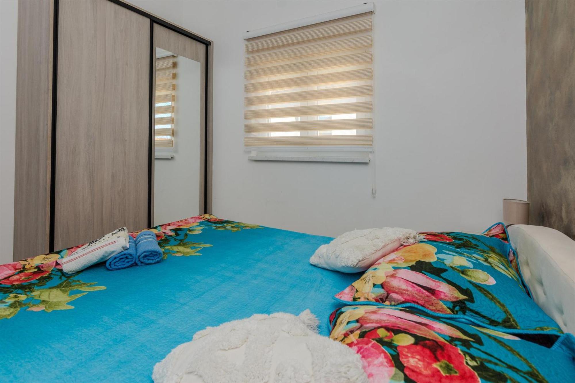Apartments Lucica Vir Exterior photo