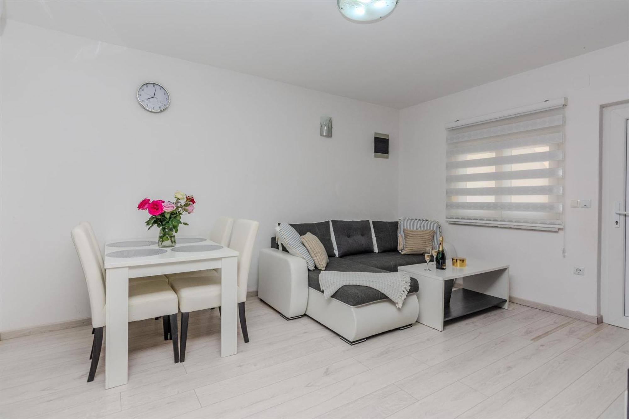 Apartments Lucica Vir Exterior photo