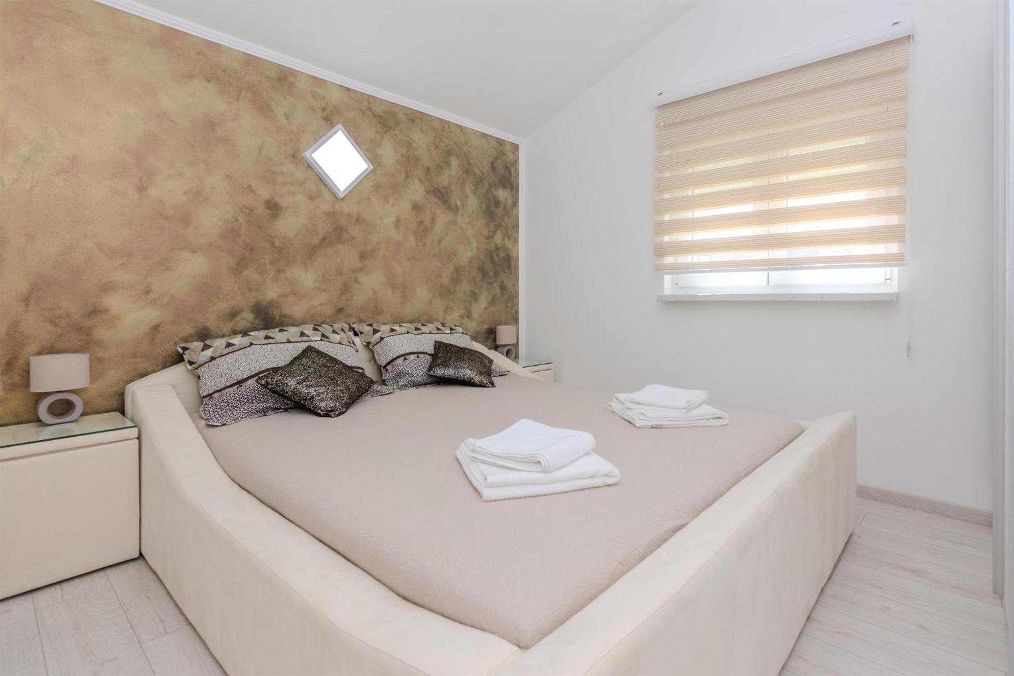 Apartments Lucica Vir Exterior photo