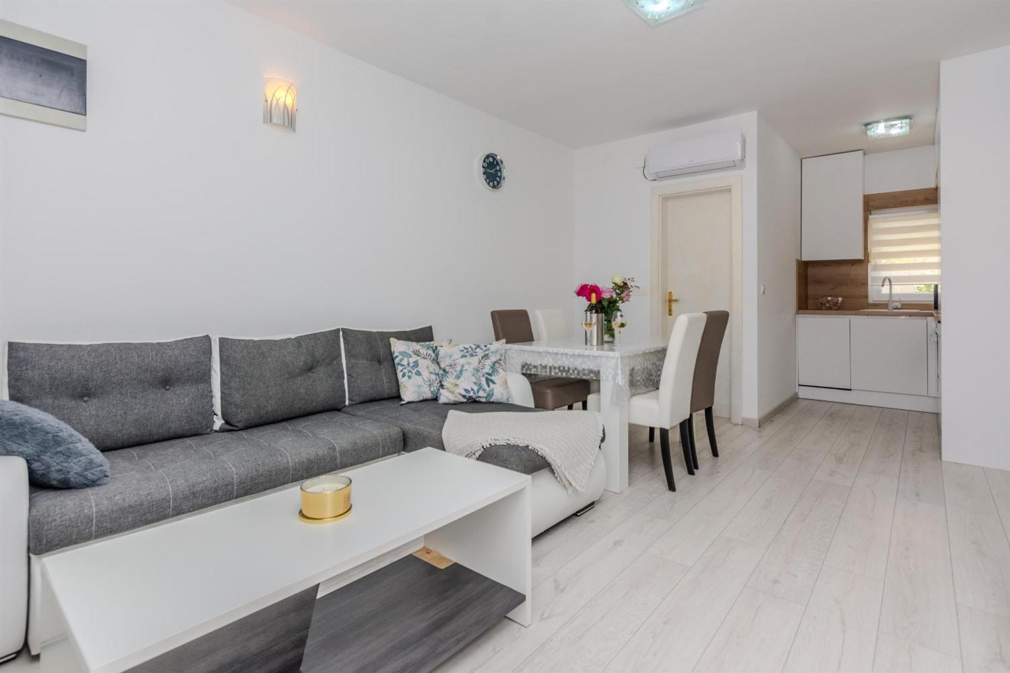 Apartments Lucica Vir Exterior photo
